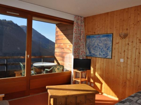 Charmant 2 pièces avec balcon et parking, proche centre et remontées mécaniques ! - FR-1-693-65